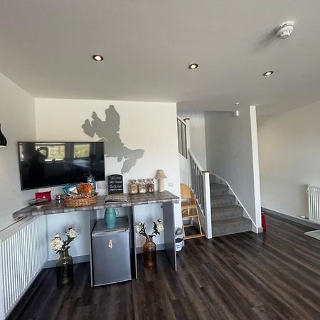 Вилла The Bridge Self Catering Kilmaluag Экстерьер фото